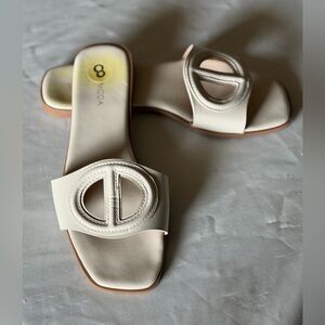 TOP Moda Cream Open-Toe Slide Sandals with Circular Cutout Accent Size 8